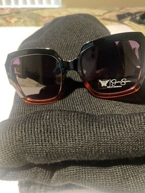 Vintage Gradient Black to Red Square Sunglasses - Unbranded